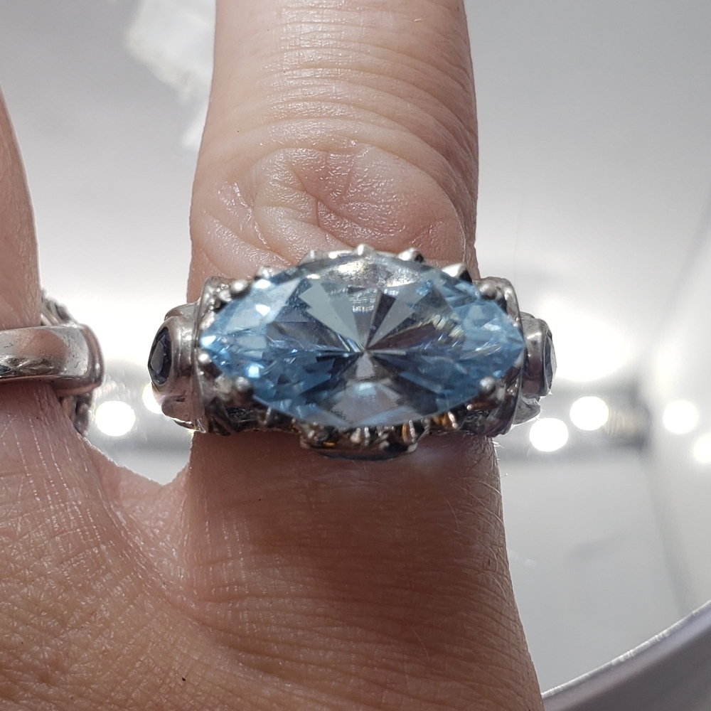 Rare and Vintage Estate Victoria Wieck Genuine Sky Blue Topaz Ring - Picture 12 of 16